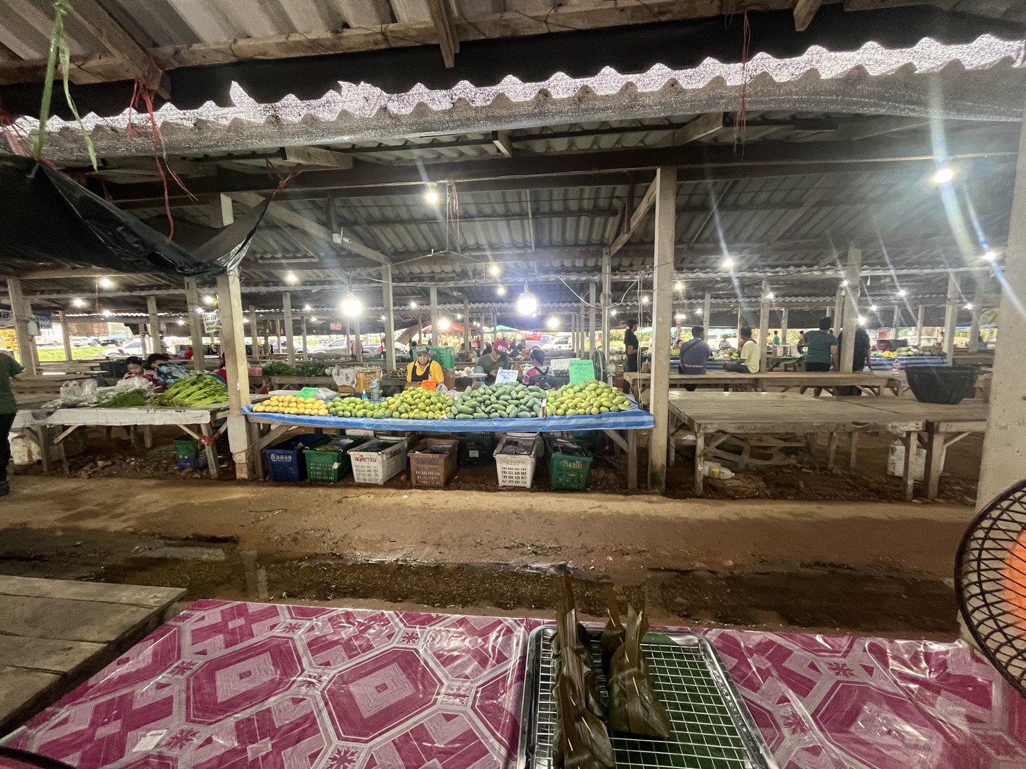 ตลาดยิ่งเจริญ หมู่ที่ 4 ตำบลสวี