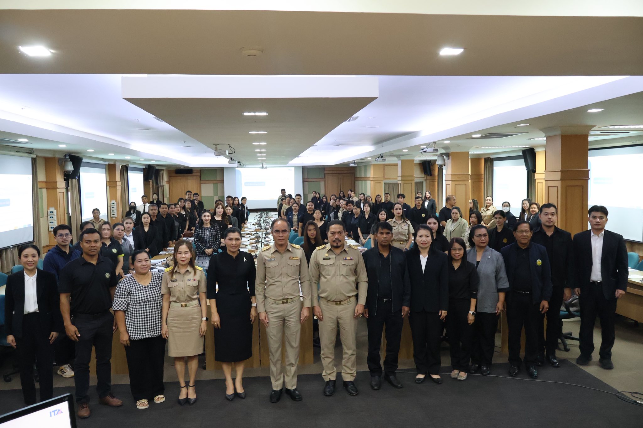 นายจักรินทร์ ชุมจินดา ผู้อำนวยการสำนักงานคณะกรรมการป้องกันและปราบปรามการทุจริตแห่งชาติ เป็นประธานในพิธีเปิดการประชุมเชิงปฏิบัติการเพื่อชี้แนวทางและยกระดับค่าคะแนนการประเมินคุณธรรมและความโปร่งใสในหน่วยงานภาครัฐ ในพื้นที่จังหวัดชุมพร ประจำปีงบประมาณ พ.ศ. 2569 เพื่อสร้างความเข้าใจใยเกณฑ์การประเมิน ITA ปี 2569 ที่มีการปรับปรุงใหม่และเพื่อร่วมกันระดมความคิดเห็น และกำหนดมาตารการเชิงปฏิบัติที่เป็นรูปธรรมร่วมกันของหน่วยงานภาครัฐในจังหวัดชุมพร โดยมี ผู้แทนหน่วยงานราชการส่วนภูมิภาค และผู้แทนหน่วยงานองค์กรปกครองส่วนท้องถิ่น ในพื้นที่จังหวัดชุมพร เข้าร่วมการประชุมฯ ณ ห้องประชุมเกาะเสม็ด ศาลากลางจังหวัดชุมพร ชั้น 4